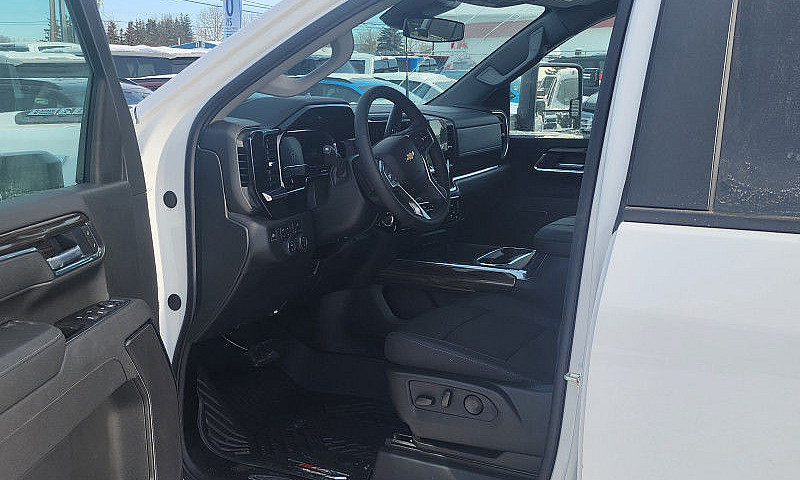 2025 Chevrolet Silve...