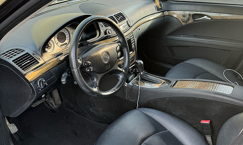 2009 Mercedes-Benz E...