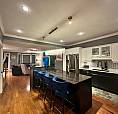 Beautiful Waterfront Home In The City