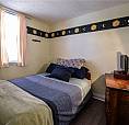 Cozy 1 Bedroom Plus Den Bungalow Close To Qew, And Bus Routes