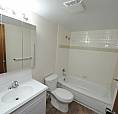 One Bedroom Apartment In Downtown, 1 Block From Ctrain