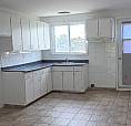 Longueuil, Très Beau  4 1/2, Chauffé Et Eau Chaude. 1300$/Mois