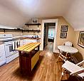 Furnished 1-bedroom Loft - City Park - Utilities Included