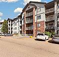 Bright 2 Bed + Den Corner Condo In Summerwood
