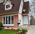 3 Bdrm Semi-detached Rental With Backyard -near College/shopping