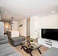 3 Bedroom, 2.5 Bathroom Duplex In Sunny St. James!