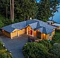 2299 Comox Ave Comox, British Columbia
