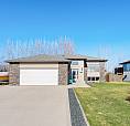Beautiful 4 Bedroom + Gym, 3 Bathroom Home In Niverville !!!