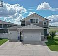 611 Robinson Avenue Penhold, Alberta