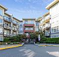 Spacious 2-bedroom + Den Condo In Elements, Langley