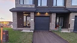 A Large Semi-Detached House In Riverside South (Manotick)