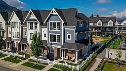 Beautiful 3-Bedroom End-Unit Row Home With Mountain Views