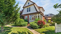 $2200 - 3 Bedroom Heritage Home - Goderich - With Fireplace