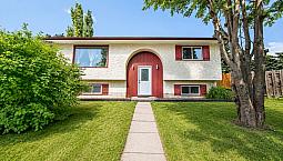 Charming 3 Bed Home On Huge 10,90 Set Lot - Rocky Mountain House
