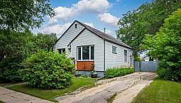 Superb Opportunity In East Kildonan: 2 Bed/1 Bath On Large Lot.