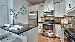 Beautiful 2-Bedroom Condo In Downtown