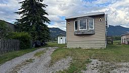 Newly Renovated Mobile Home In Windermere, Bc!