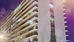 Rarely Available! 2 Bd, 1200 Sq.ft River-Facing On Wellington Cr