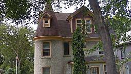Charming 2-Bedroom Suite In Wolseley With Turret Living Room