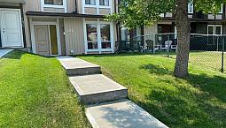 3 Bedroom Townhouse In Nw Beddington