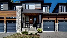 Modern Executive Three Bedroom Freehold Townhome In Wasaga Beach