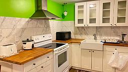 All Inclusive Luxurious Walkout Basement Suite Yonge And Finch