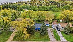 Cute Bungalow In Lac Du Bonnet!