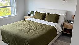 1 Bed 1 Den With Ev Charger Parking