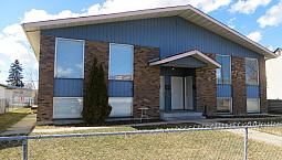 3 Bedroom Apt  In Suite Laundry And Parking