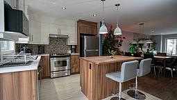 Condo Spacieux 4 1/2 Sur 2 Étages , Électros Inclus