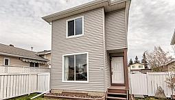 Spacious 3-bedroom Taradale Home With Double Garage & Fenced Yar