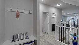 5+0 Beds House For Rent (Sw Calgary)
