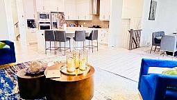 Luxury Upgraded Whole House With Spice Kitchen, 4Bed + Den