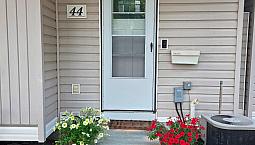 Move-In Ready Townhome In A Quiet Wildwood Community