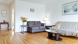 Grand 5 1/2, Disponible Immédiat, En Haut De Duplex, Rénovée