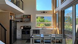 Modern And Bright Furnished 2 Bdrm Loft In Uphill