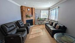 2bed 1 Bath Spacious Corner Condo For Rent