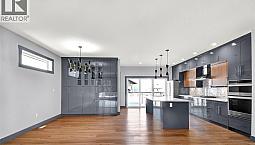 4 Beds 3 Baths - House In Aspen Ridge