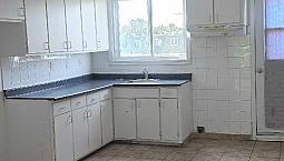 Longueuil, Très Beau  4 1/2, Chauffé Et Eau Chaude. 1300$/Mois