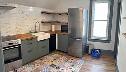 Light, Spacious, All-inclusive 2 Bedroom Downtown Apartment
