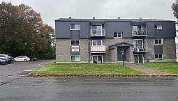 Grand 41/2 À Louer À St-Romuald. Libre Immédiatement.