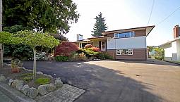 Beautiful Well-Maintained House In Burnaby For Rent