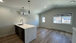 **Modern 2Bed 1Bath Upper-Level Duplex In Glenwood**