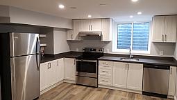 Available Now: Spacious & Clean 2-bdrm Near Ritson & Adelaide
