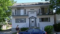 Quiet 2 Bdm Apt – Downtown And Queen’s + Parking