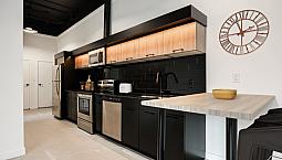 Luxury 1 Bedroom With Gym In West Broadway!