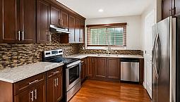 Bright 3 Bedroom Main Suite
