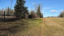4.89 Acres 15 Mins East Of Edson