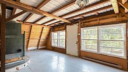 Chalet À Rénover +Dalle De Ciment + Terrain Pour 89 900$ Négo