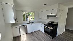 Newly Renovated 3-Bedroom Duplex